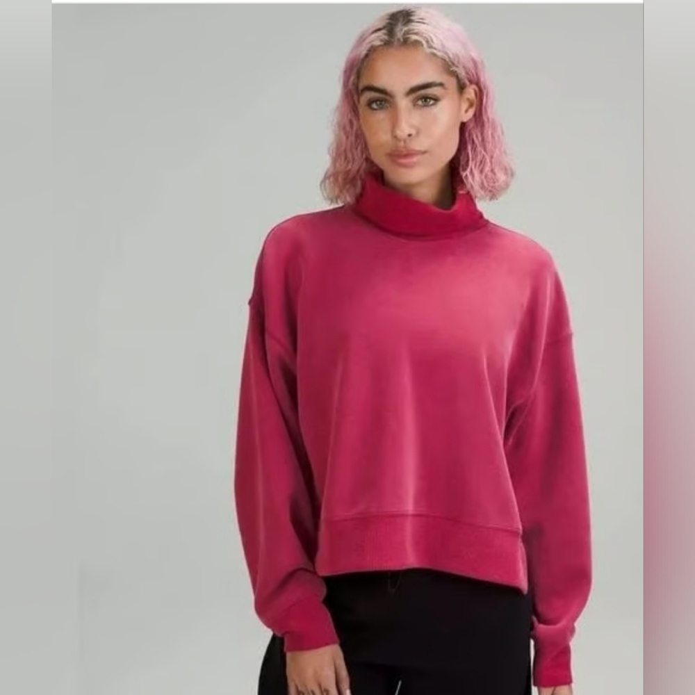 Lululemon Softstreme Turtleneck Pullover in Pomegranate. Size 2